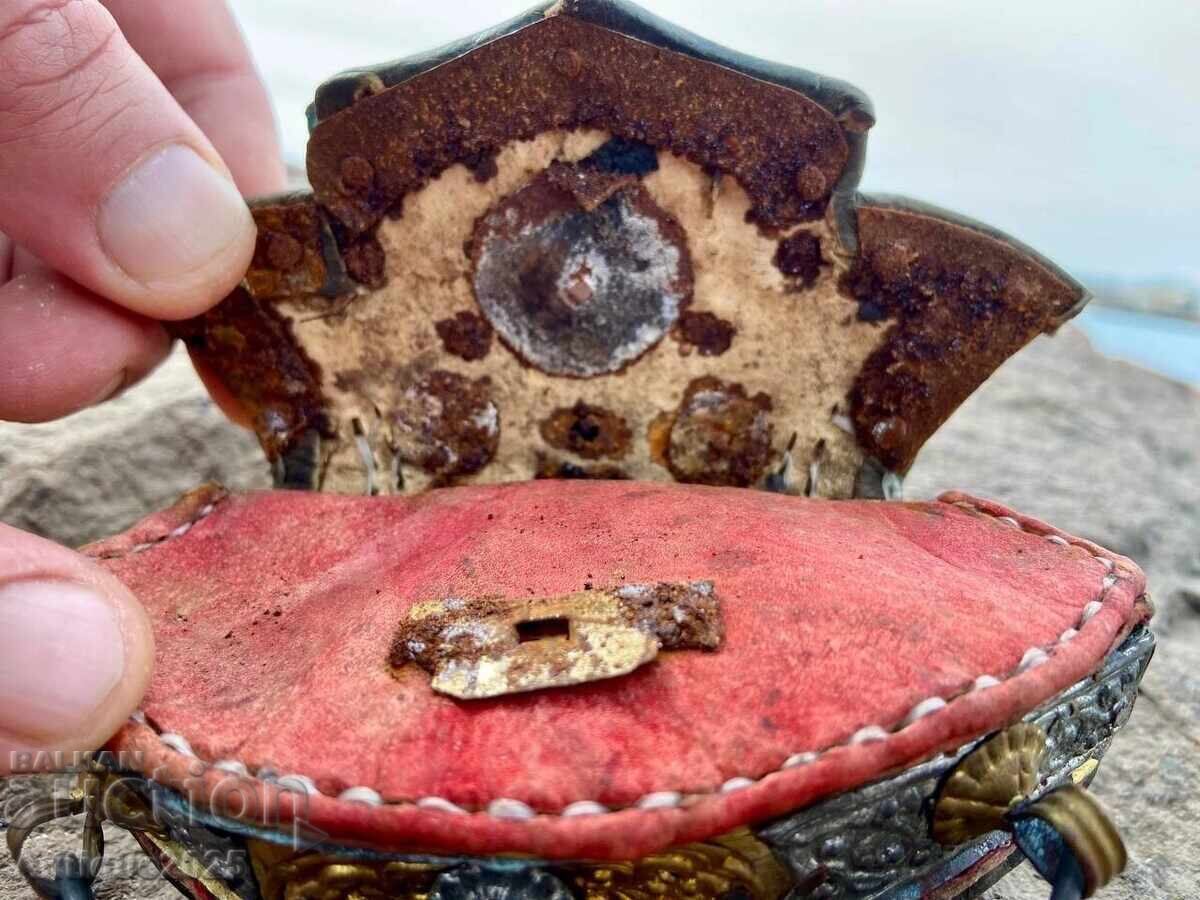 Аукцион Античен племенен калъф с орнаменти и висулки