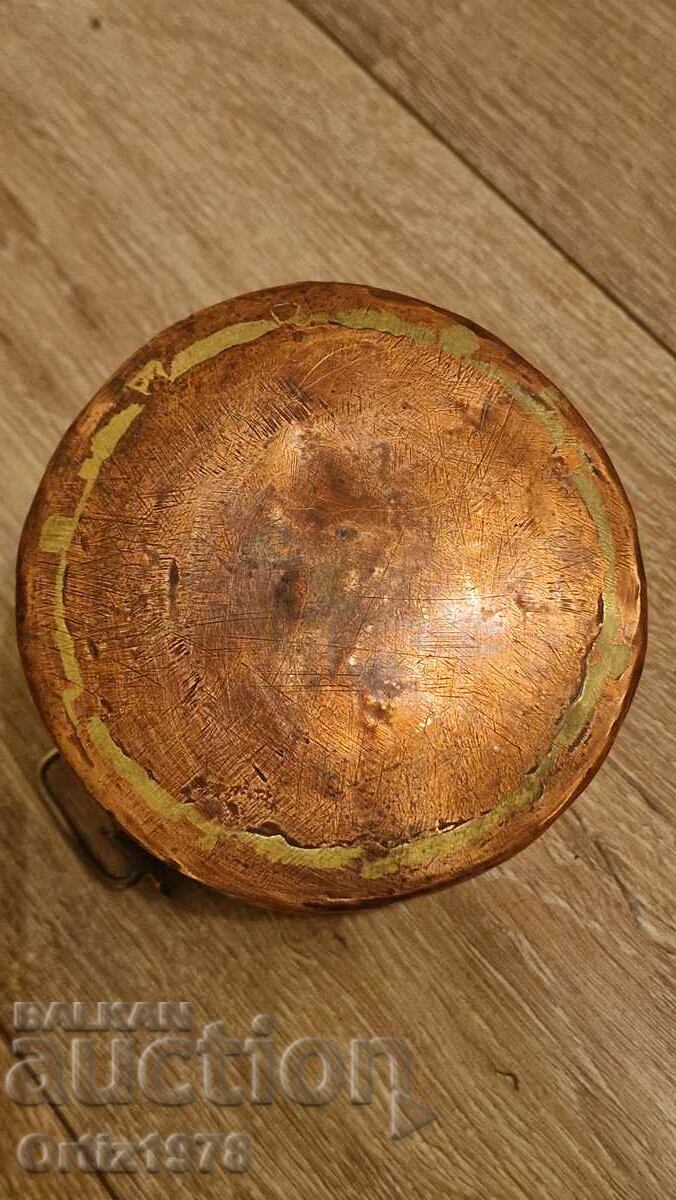 Аукцион Френско ковано менче, котле.