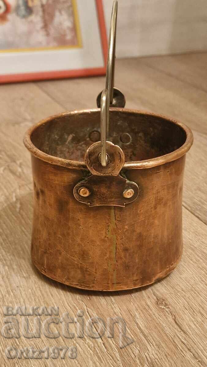 Френско ковано менче, котле.