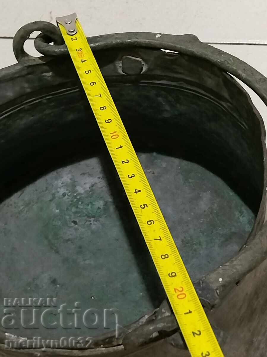 Auction Tinned cauldron, copper, coin, cauldron, coin, copper vessel Auction Tinned cauldron, copper, coin, cauldron, coin, copper vessel