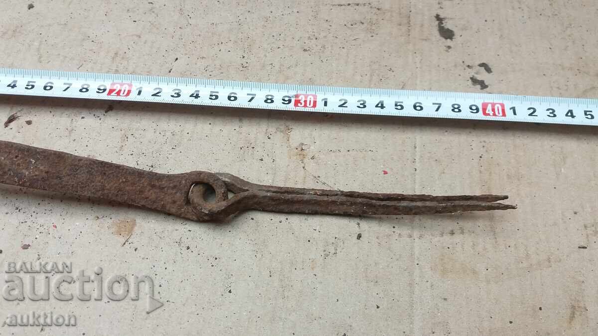 Licitație LACAT VECHI DE POARTA FORJAT