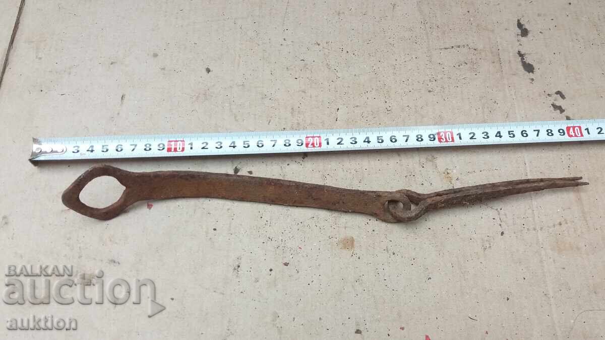 LACAT VECHI DE POARTA FORJAT - 7