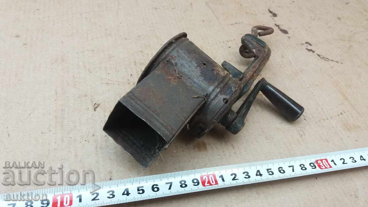 OLD NUT AND ALMOND GRINDER - 5