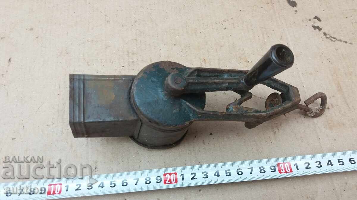 OLD NUT AND ALMOND GRINDER - 6