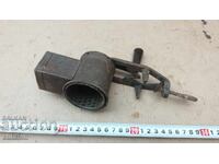 MAȘINĂ VECHE DE MĂCINAT NUCI ȘI MIGDALE