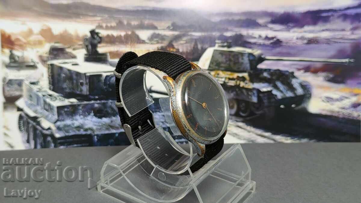 Licitație Ceas de mână militar WW 2 cu cadran negru Licitație Ceas de mână militar WW 2 cu cadran negru