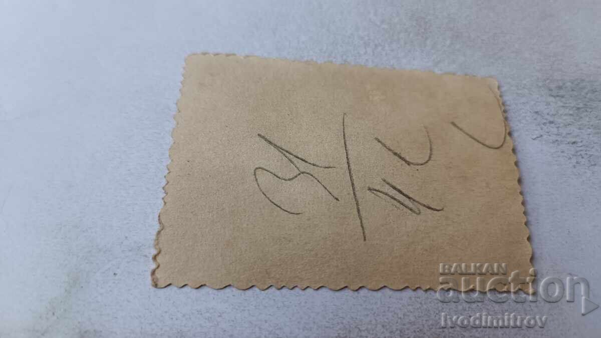 Снимка София Мъж и малка момченце на тротоара с цена 1.85 лв. | € 0.95 Снимка София Мъж и малка момченце на тротоара с цена 1.85 лв. | € 0.95