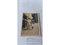 Snimka Sofiya Μιας φωτογραφίας ενός άνδρα και ενός μικρού αγοριού στο πεζοδρόμιο