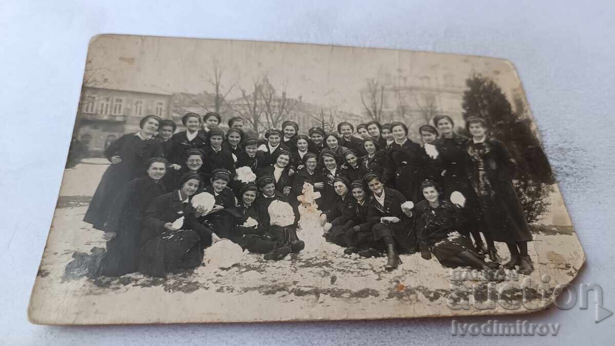 Photo Sofia Schoolgirls with snowballs in winter