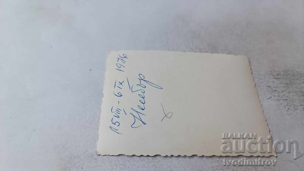 Φωτογραφία Νεσέμπαρ Άνδρας και αγόρι στην παραλία 1976 με τιμή 1.45 BGN | € 0.74