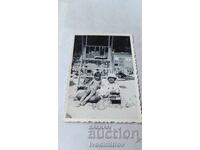 Φωτογραφία Νεσέμπαρ Άνδρας και αγόρι στην παραλία 1976