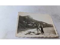 Снимка Двама мъже на брега на морето