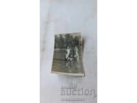 Снимка Четирима млади мъже в морето