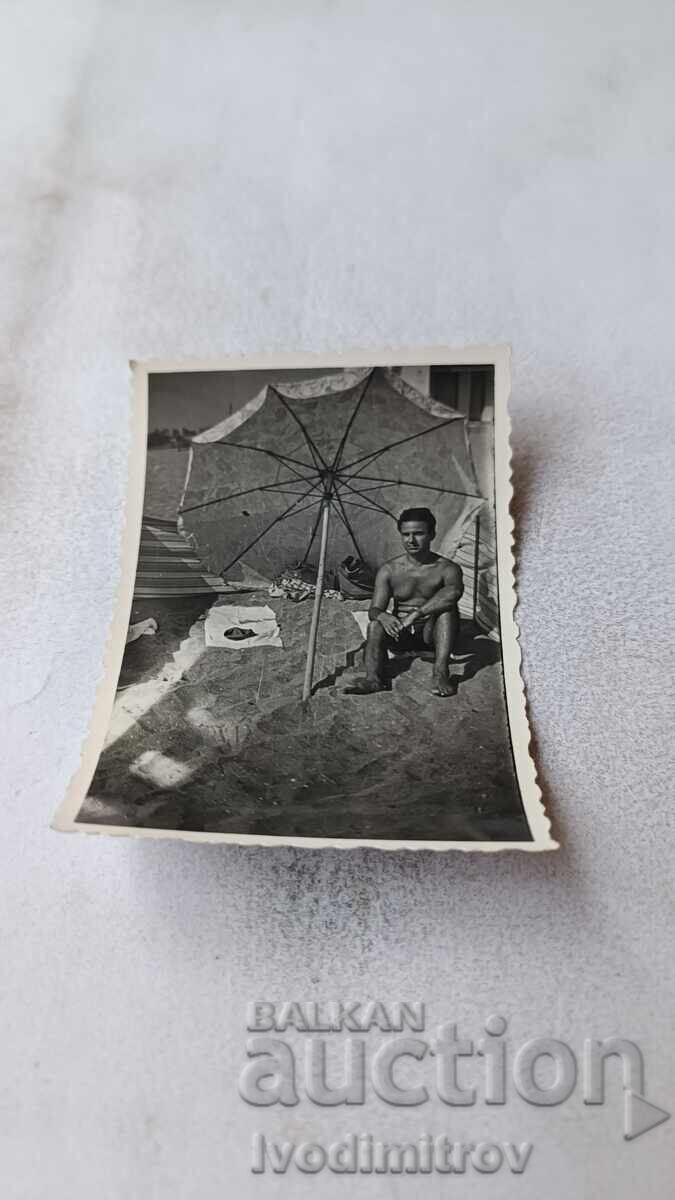 Снимка Мъж на плажа