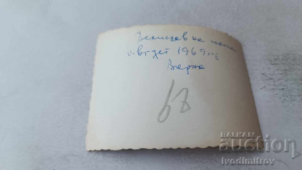 Снимка Варна Момче седнало на гумен дюшек на плажа 1969 с цена 1.65 лв. | € 0.84