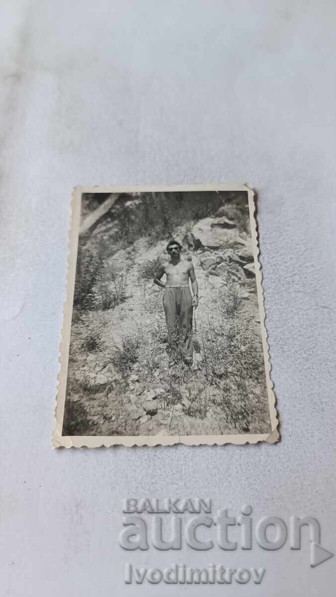 Снимка Мъж гол до кръста