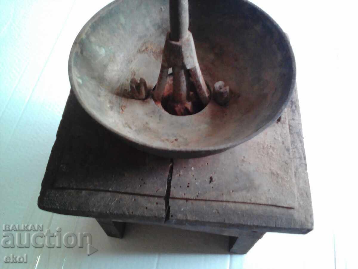 Mill from a military kitchen, 1912 with price 20.00 BGN | € 10.23