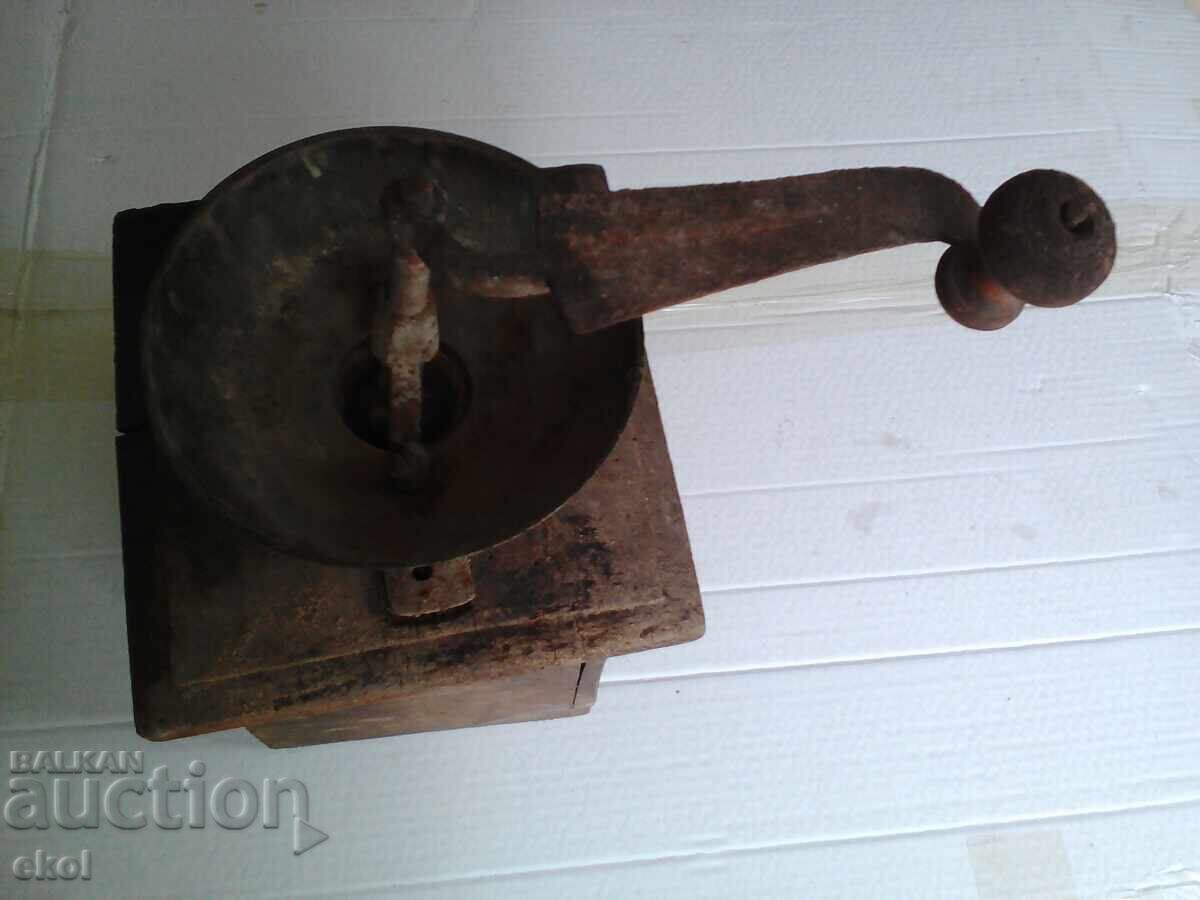 Auction  Mill from a military kitchen, 1912