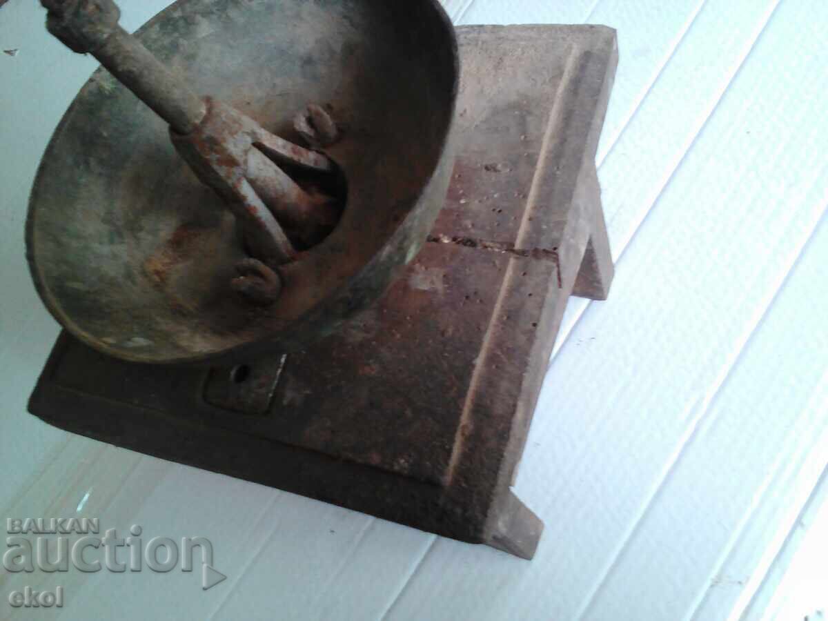 Delivery of Mill from a military kitchen, 1912