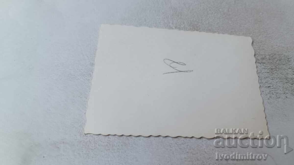 Φωτογραφία Δύο νεαροί άνδρες στην παραλία με τιμή 1.65 BGN | € 0.84 Φωτογραφία Δύο νεαροί άνδρες στην παραλία με τιμή 1.65 BGN | € 0.84