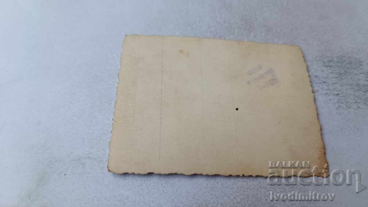 Fotografie cu un bărbat și două femei pe plajă cu preț 1.75 BGN | € 0.89 Fotografie cu un bărbat și două femei pe plajă cu preț 1.75 BGN | € 0.89