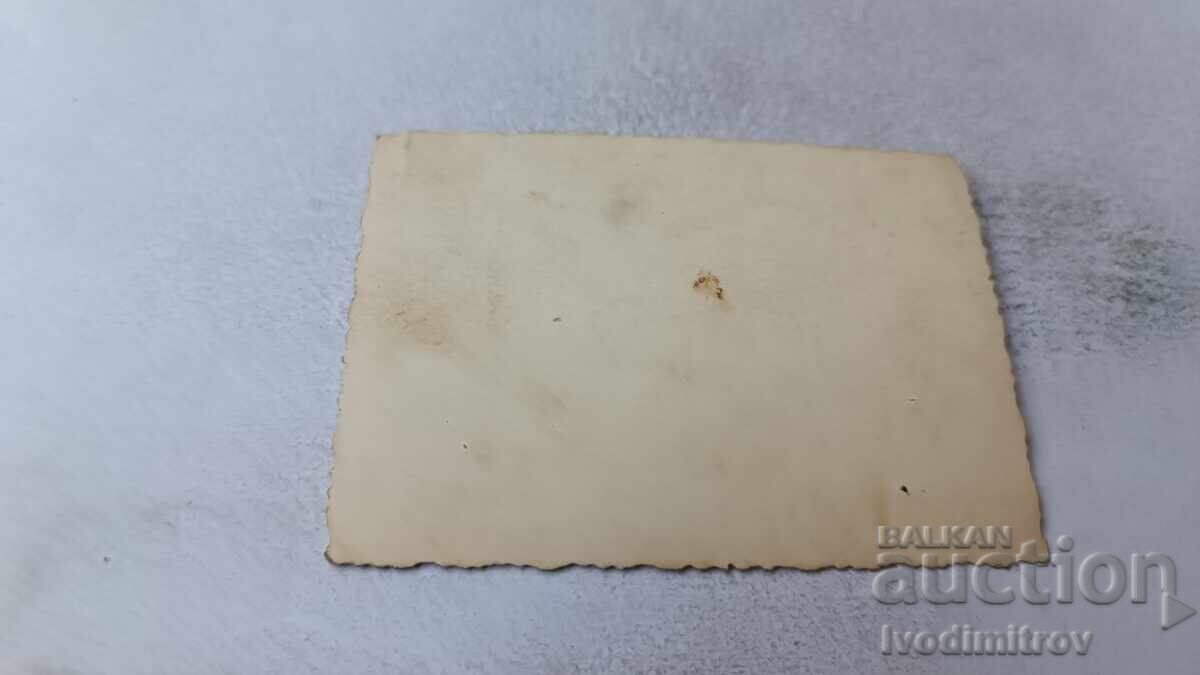 Снимка Мъж и жена на брега на морето с цена 1.75 лв. | € 0.89