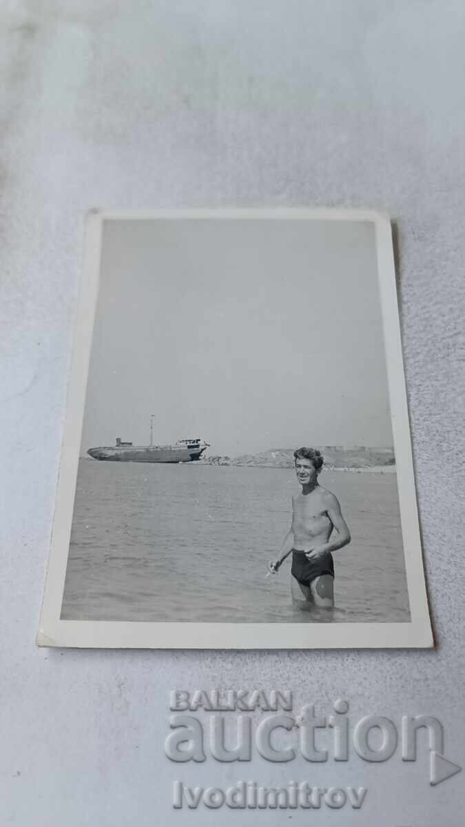 Fotografie Ahtopol Bărbat în mare Fotografie Ahtopol Bărbat în mare