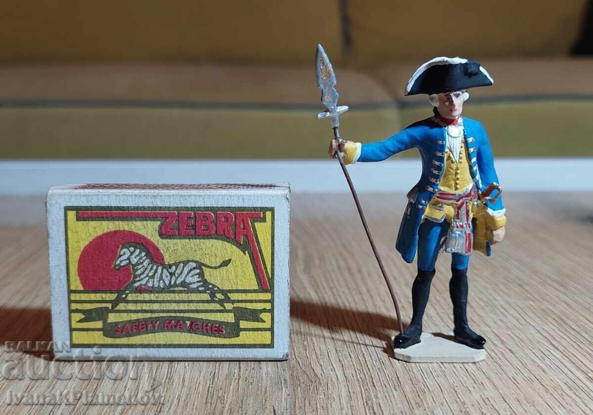 A lead figurine for collectors - 6