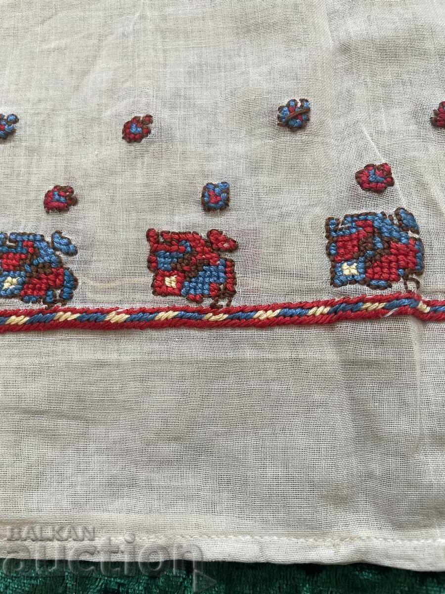 Ποδιά-κεναρ, κεντημένη, 155/55 εκ με τιμή 34.95 BGN | € 17.87 Ποδιά-κεναρ, κεντημένη, 155/55 εκ με τιμή 34.95 BGN | € 17.87