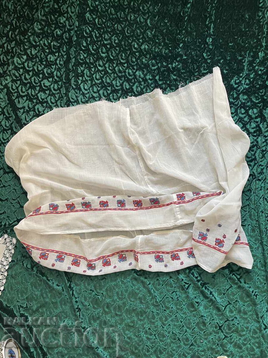 Δημοπρασία Ποδιά-κεναρ, κεντημένη, 155/55 εκ Δημοπρασία Ποδιά-κεναρ, κεντημένη, 155/55 εκ