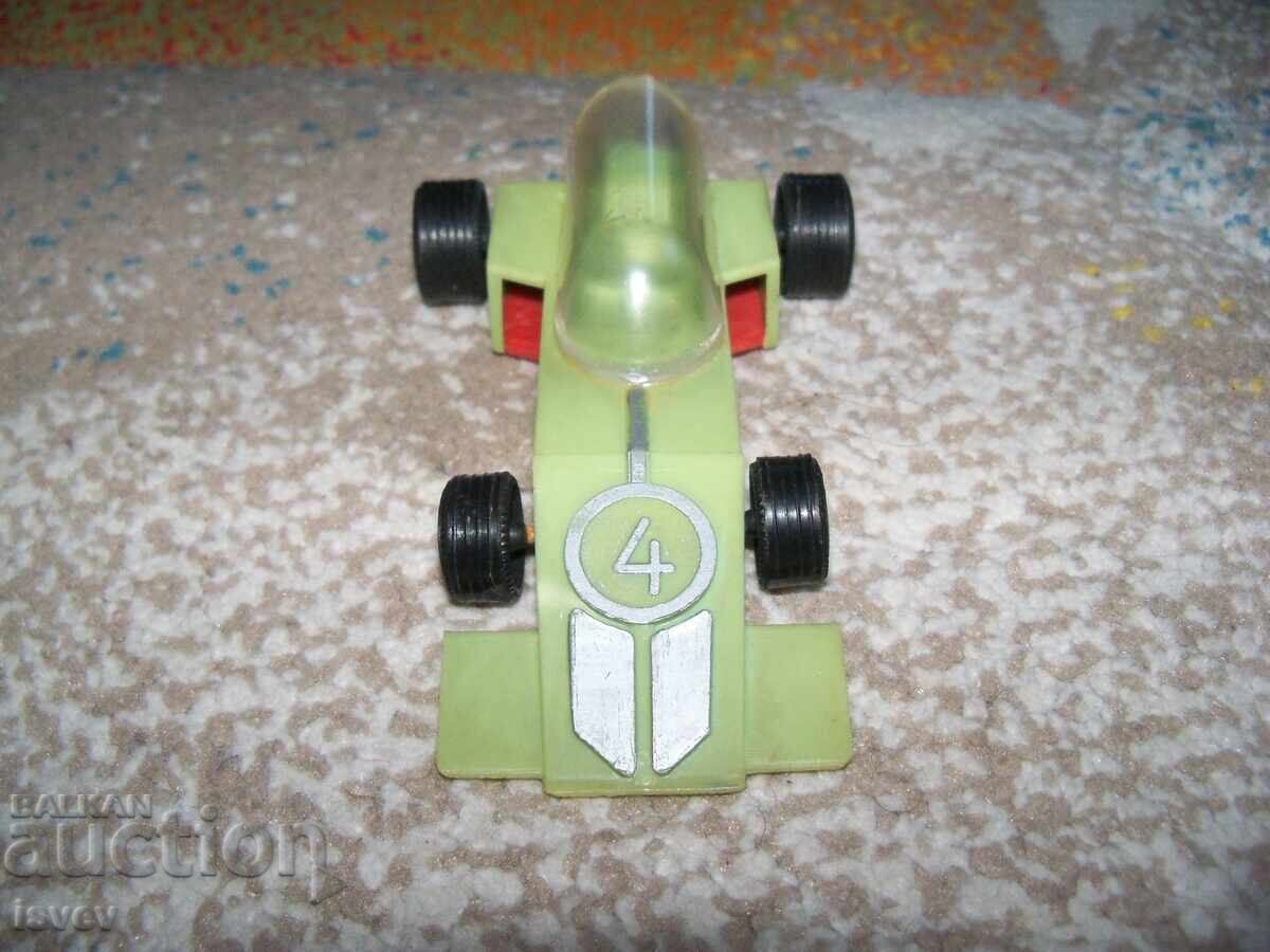 Μικρό πλαστικό αυτοκινητάκι σοσιαλιστικό παιχνίδι με τιμή 12.00 BGN | € 6.14 Μικρό πλαστικό αυτοκινητάκι σοσιαλιστικό παιχνίδι με τιμή 12.00 BGN | € 6.14