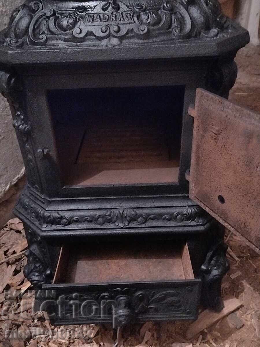Аукцион Немска/австрийска печка NADSAG фигурален чугун 19-ти век Аукцион Немска/австрийска печка NADSAG фигурален чугун 19-ти век
