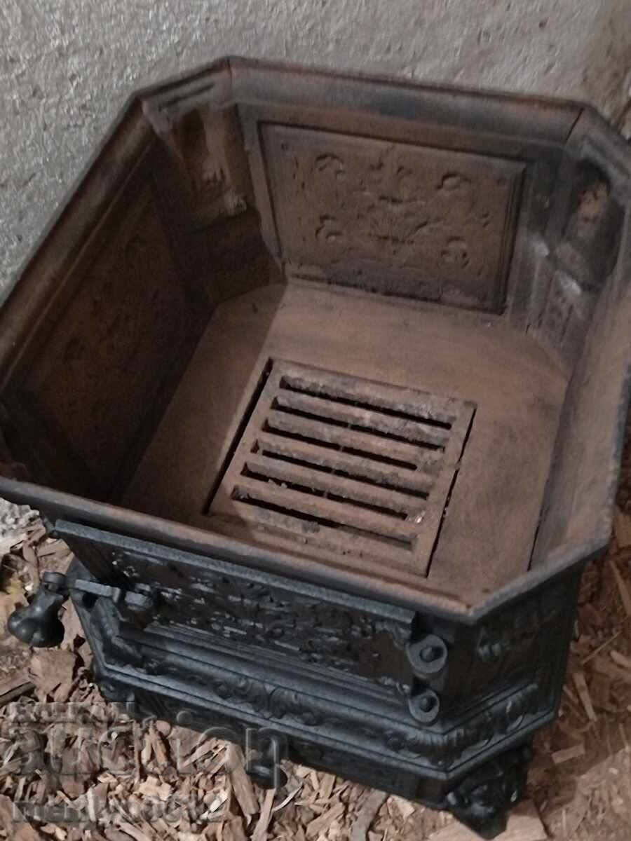 Доставка на Немска/австрийска печка NADSAG фигурален чугун 19-ти век Доставка на Немска/австрийска печка NADSAG фигурален чугун 19-ти век