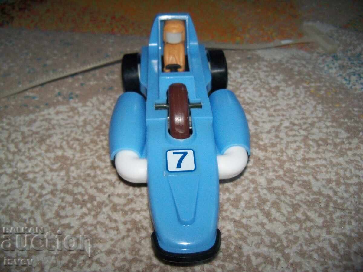 Доставка на Пластмасова състезателна кола с изстрелвачка, соц играчка Доставка на Пластмасова състезателна кола с изстрелвачка, соц играчка