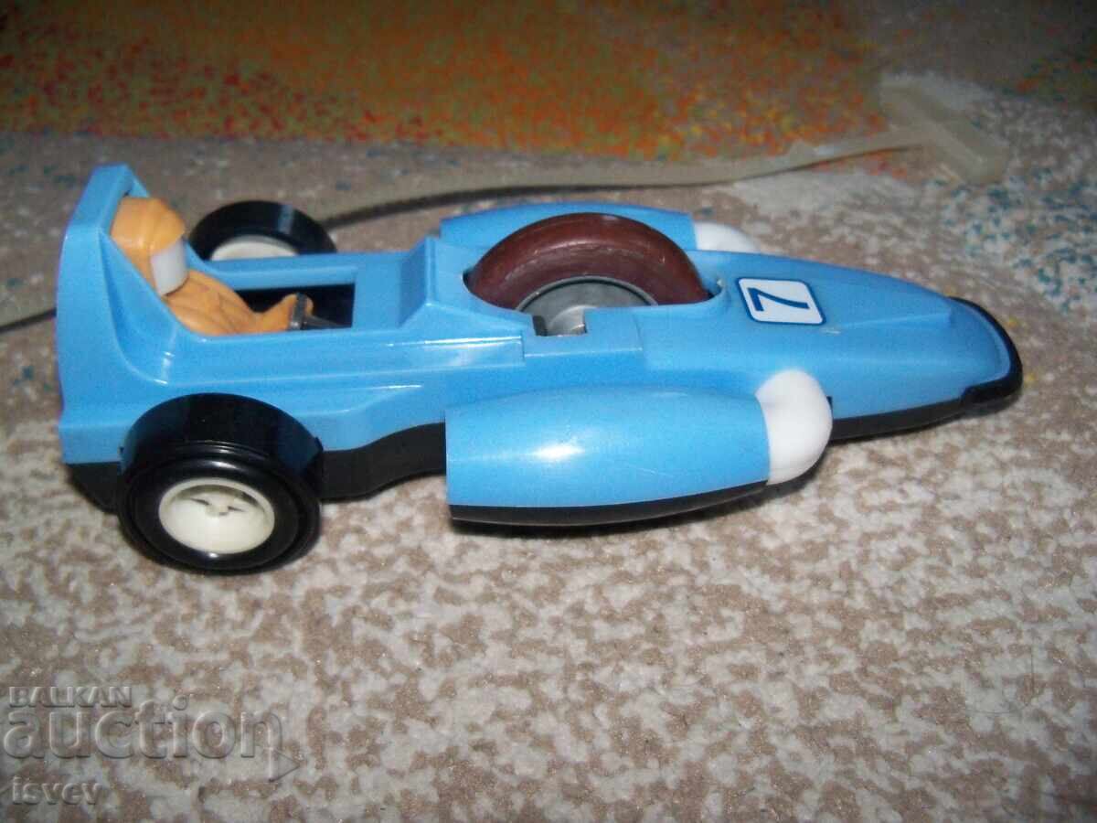 Пластмасова състезателна кола с изстрелвачка, соц играчка - 5 Пластмасова състезателна кола с изстрелвачка, соц играчка - 5