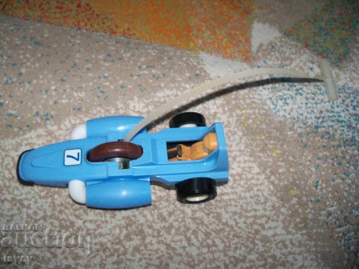 Пластмасова състезателна кола с изстрелвачка, соц играчка Пластмасова състезателна кола с изстрелвачка, соц играчка