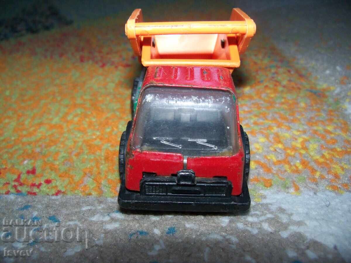 Micul camion de tablă, jucărie sovietică cu preț 10.00 BGN | € 5.11