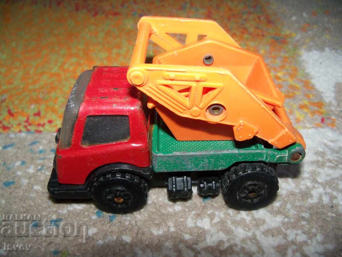 Licitație Micul camion de tablă, jucărie sovietică