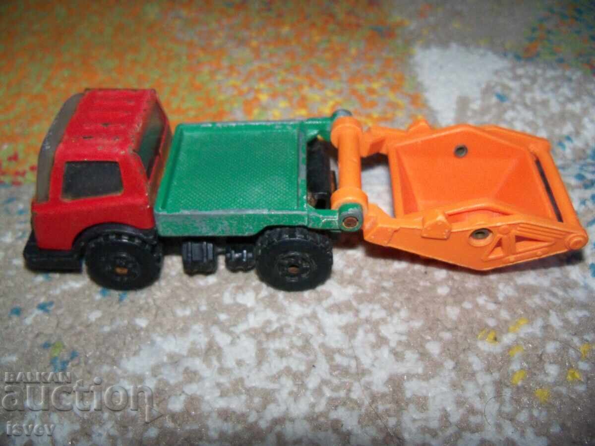 Livrarea Micul camion de tablă, jucărie sovietică