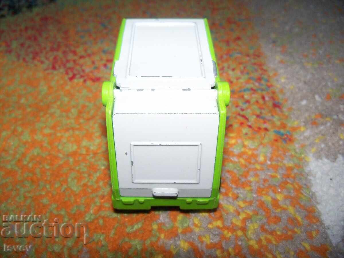 Παράδοση Μικρό λαμαρινένιο φορτηγάκι, σοσιαλιστικό παιχνίδι