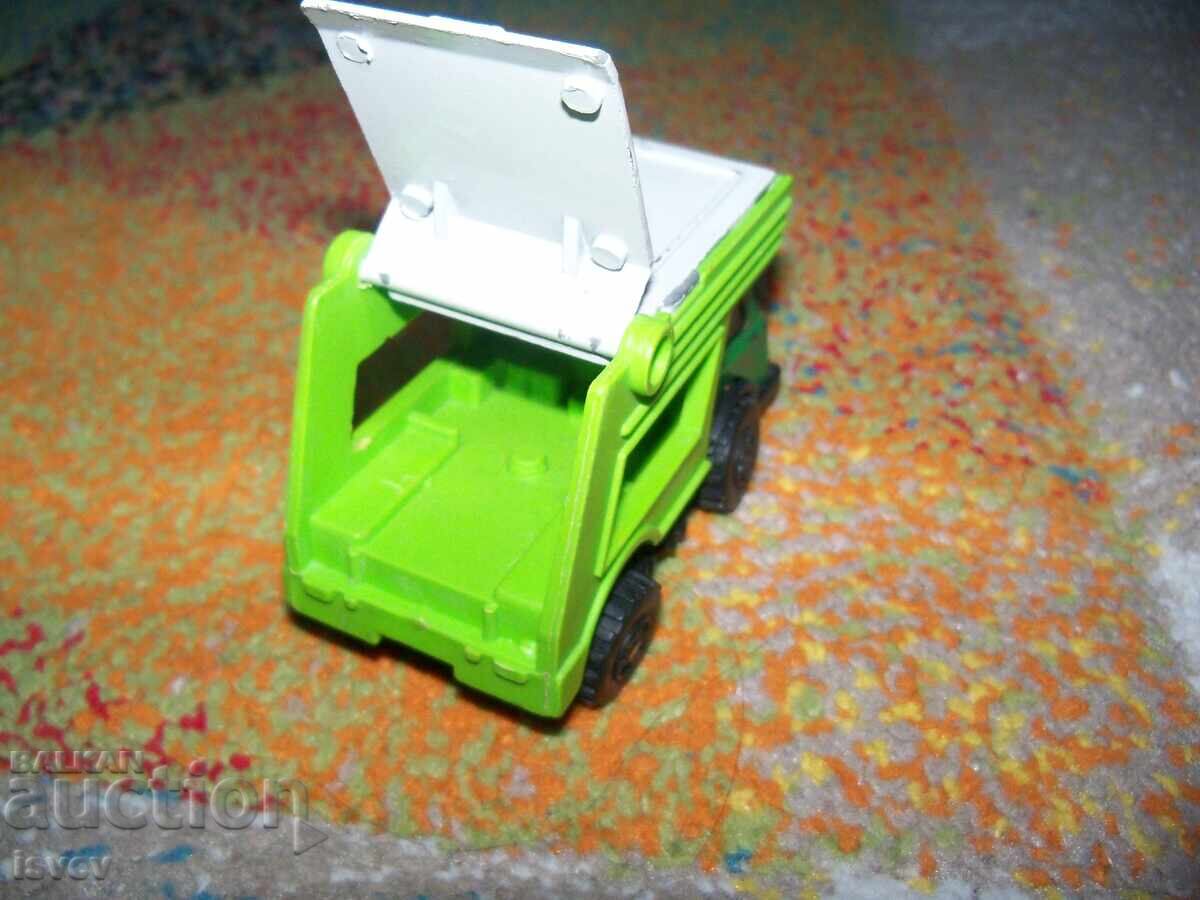 Μικρό λαμαρινένιο φορτηγάκι, σοσιαλιστικό παιχνίδι - 5