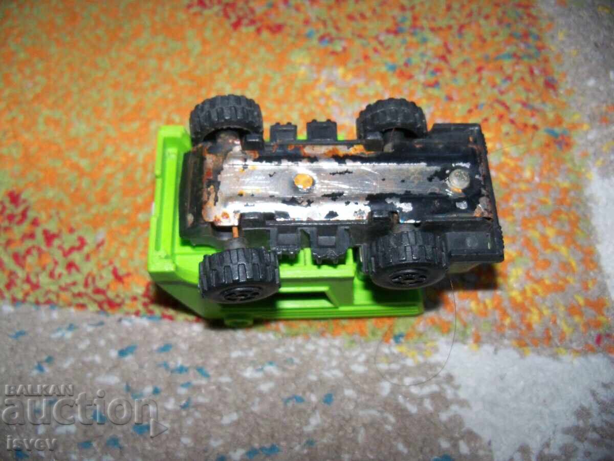 Μικρό λαμαρινένιο φορτηγάκι, σοσιαλιστικό παιχνίδι - 6