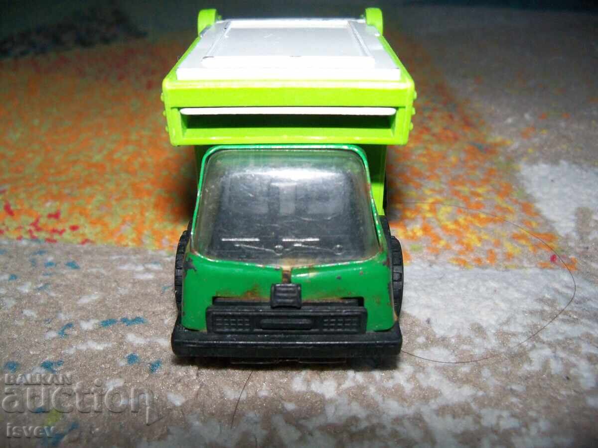 Μικρό λαμαρινένιο φορτηγάκι, σοσιαλιστικό παιχνίδι - 7