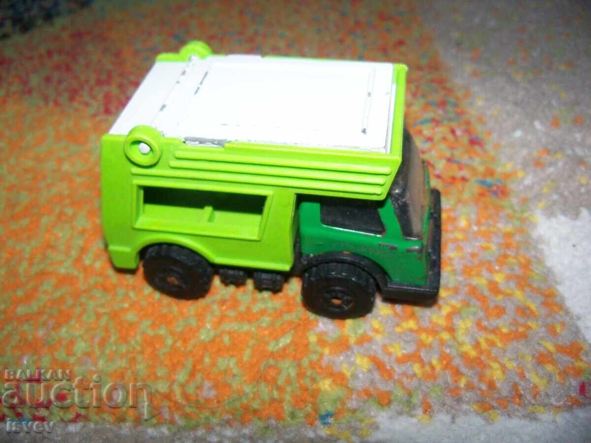 Μικρό λαμαρινένιο φορτηγάκι, σοσιαλιστικό παιχνίδι