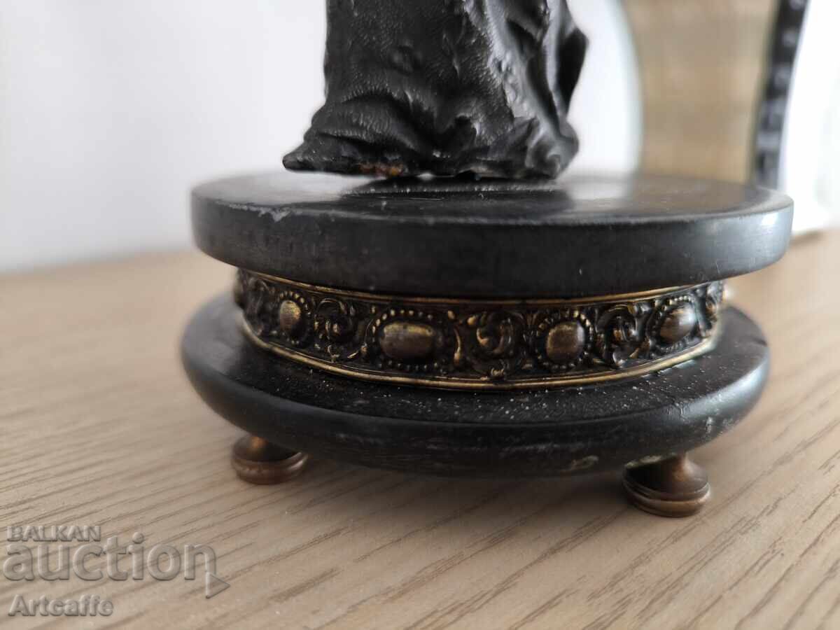 Бронзова статуетка – дама с венец - 5