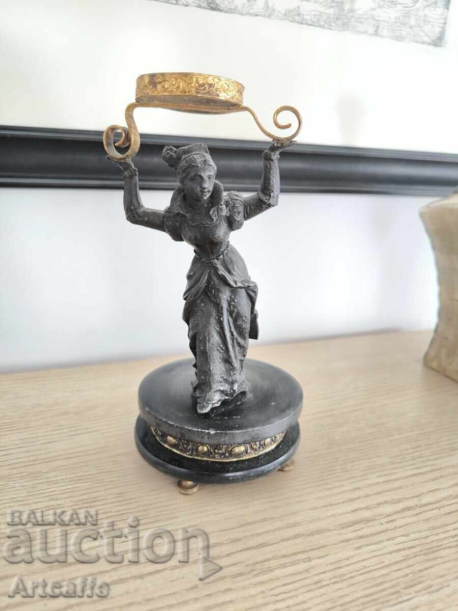 Χάλκινο ειδώλιο - κυρία με στεφάνι Χάλκινο ειδώλιο - κυρία με στεφάνι