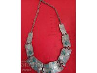 Αρχαίο κολιέ με σμάλτο