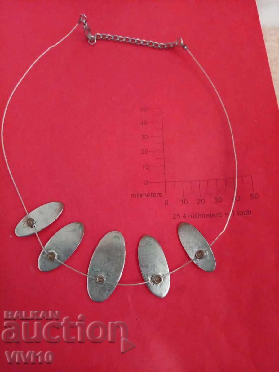 Colier vechi cu email cu preț 40.00 BGN | € 20.45 Colier vechi cu email cu preț 40.00 BGN | € 20.45