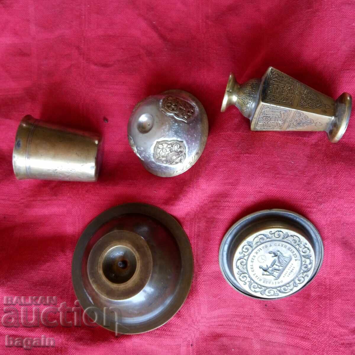 Antique vessels in a lot - 7 Antique vessels in a lot - 7