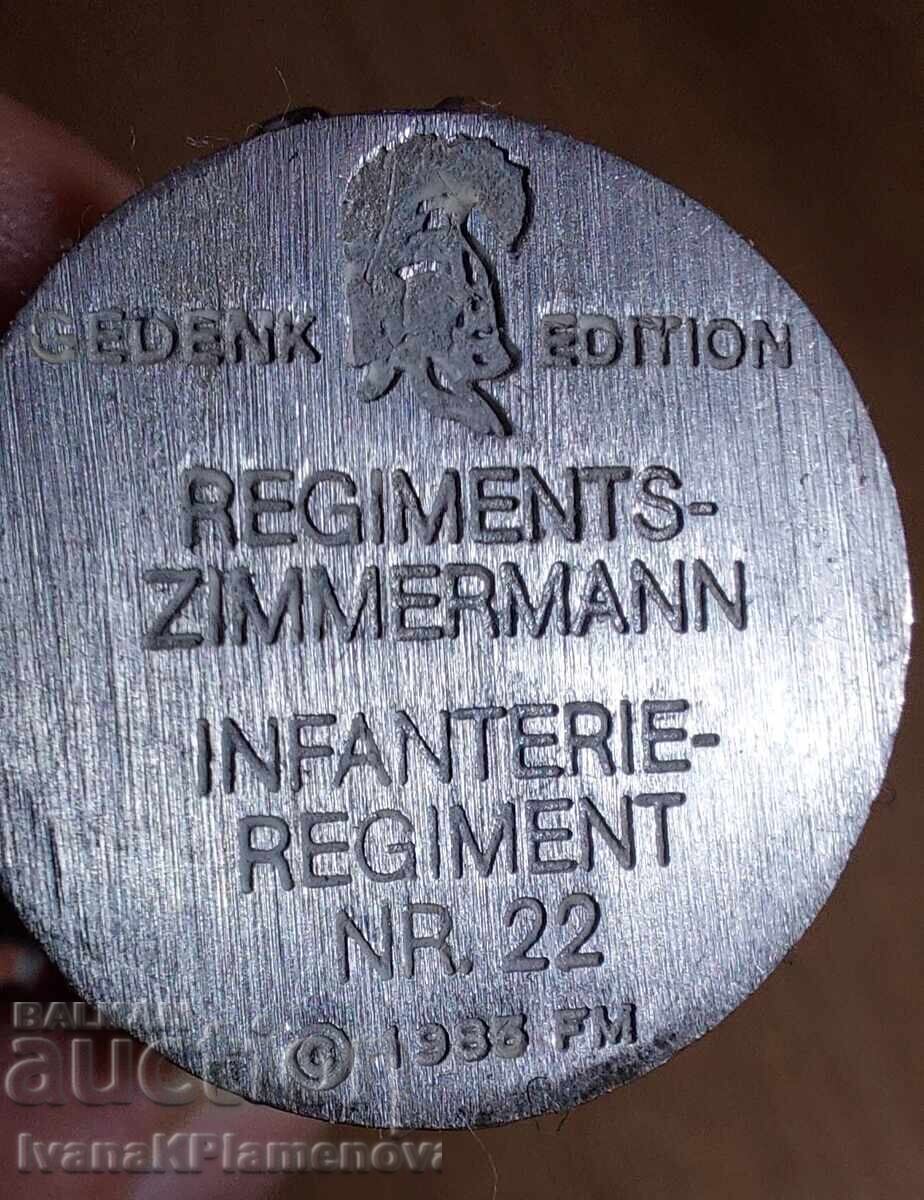 A lead figurine for collectors - 6